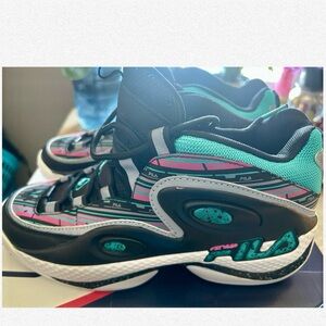 Fila MEN 8 or Woman 9.5 Black Teal Pink Athletic Sneakers with Graphic Accents